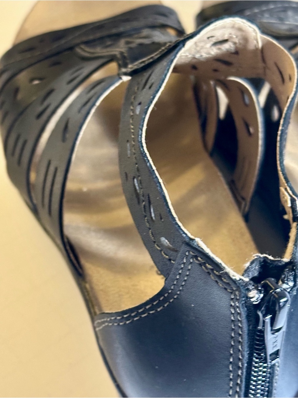 Earth Origins Black Cutout Wedge Sandals Comfort Zip 8.5 - Picture 10 of 15